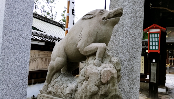 京都の猪神社 護王神社の狛猪